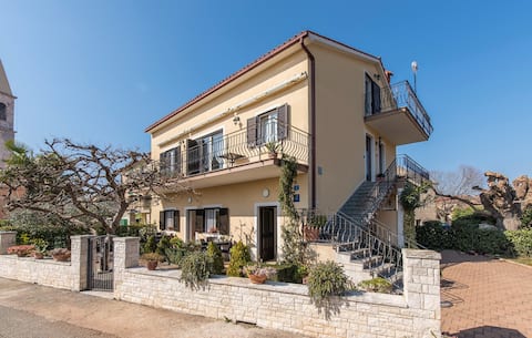 Orzan - Apartment Orzan with Balcony and Sea View