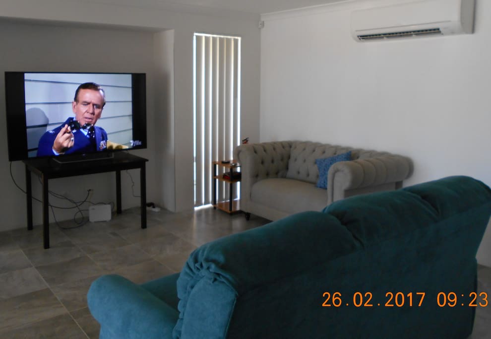 Large TV, Airconditioning and super comfortable couches
