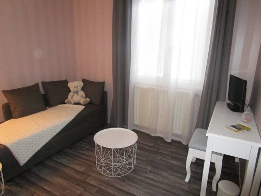 Salon avec la chambre double 1
