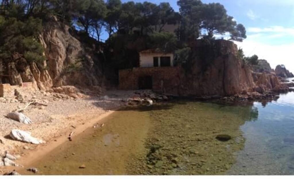 la crique proche de la maison