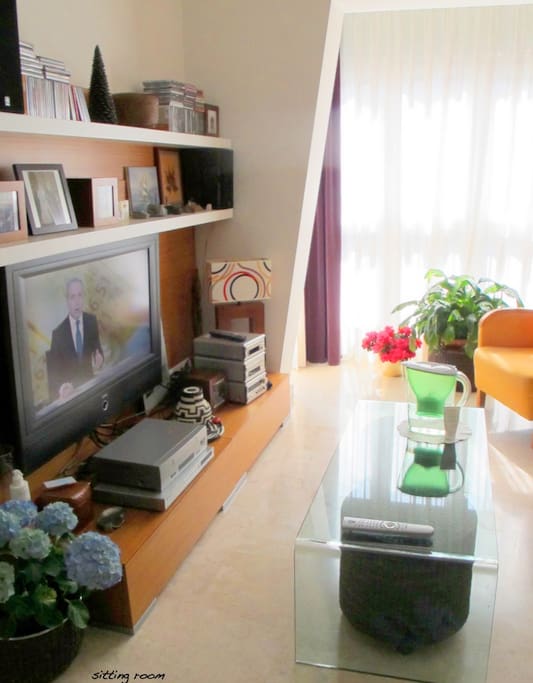 Excellent flatscreen tv and stereo