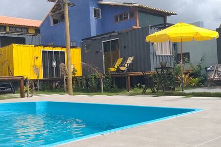 Hospedagem à beira mar em Containers