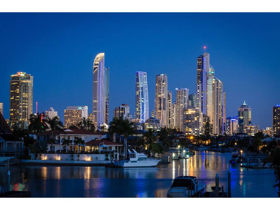 Waterfront view of Surfes Paradise