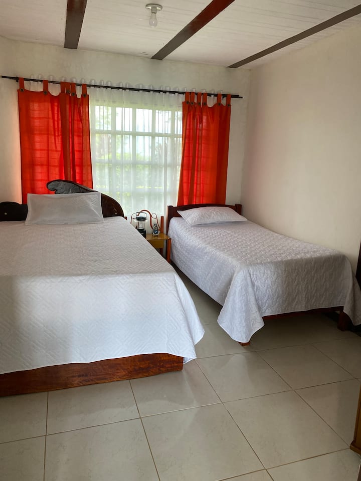 سرير مزدوج حرفي من صنع حرفي القرية الشهير