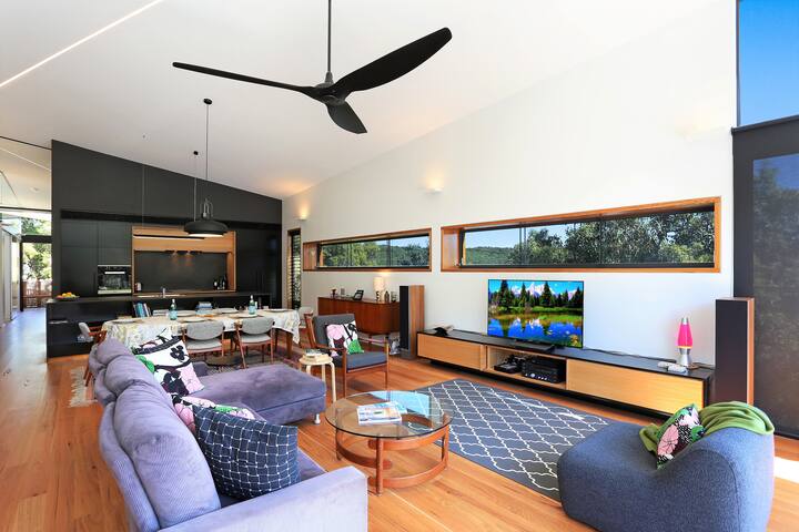 Leaf House – Heated Pool, National Park Views gallery image 4