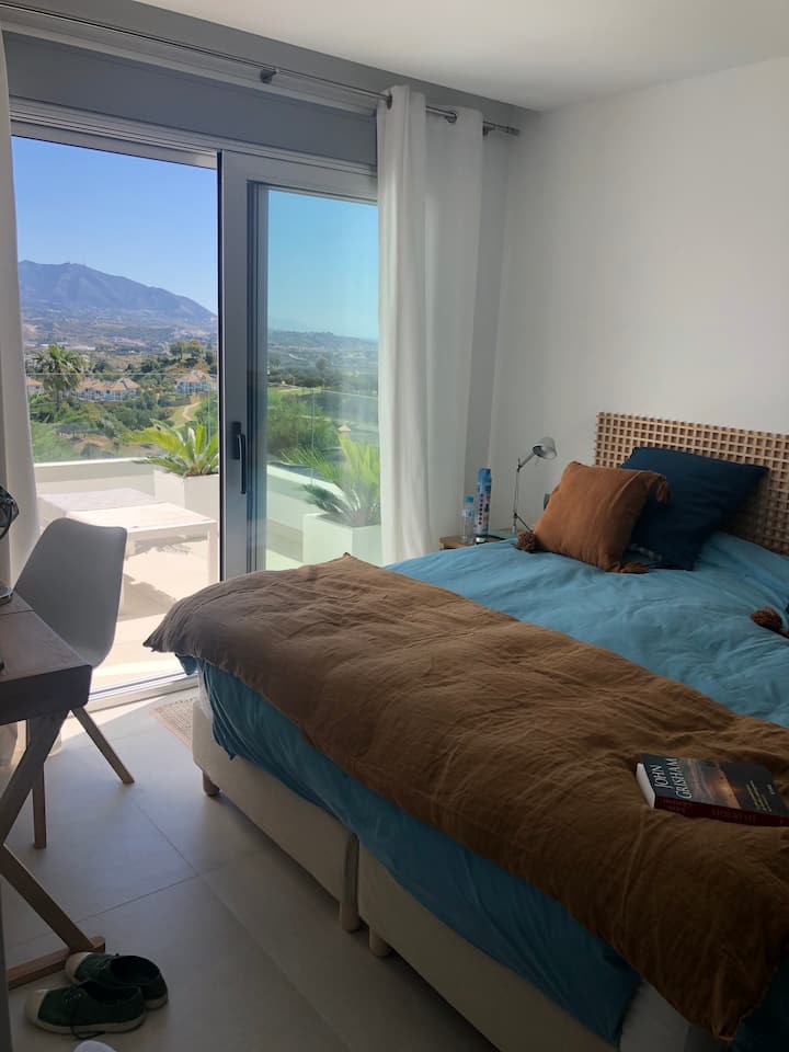 Malý výhľad na terasu z hlavného apartmánu 