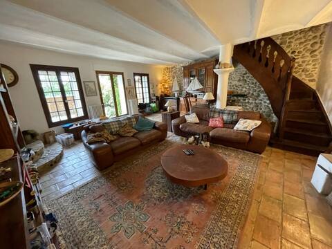 Top Airbnb: Beautiful village home with 3 terraces and a pool. in Cagnes Sur Mer