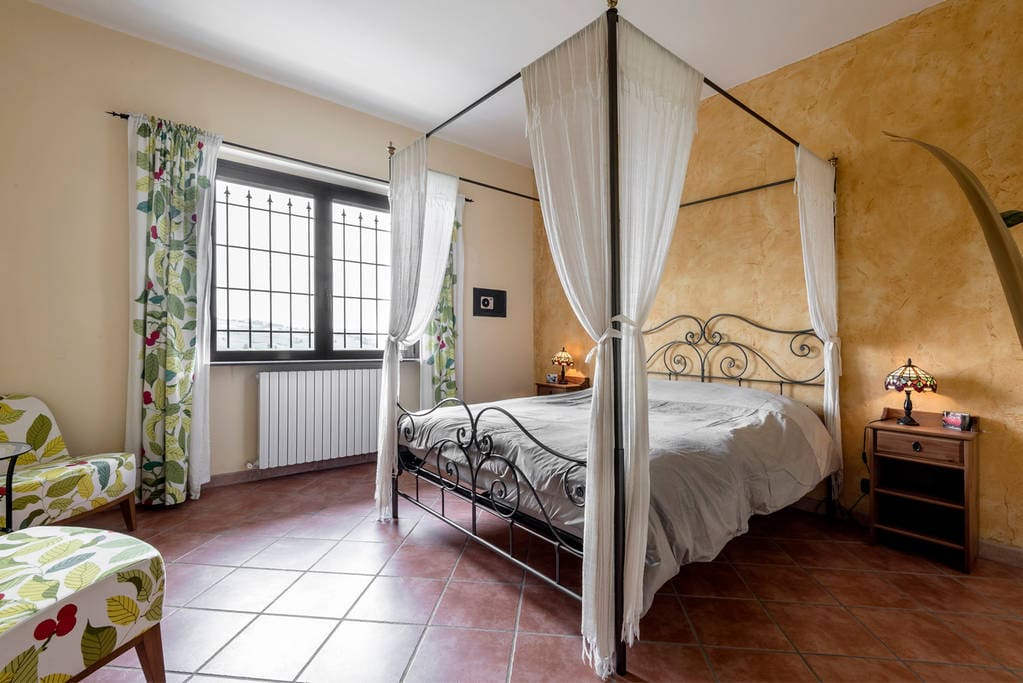 Slaapkamer met tweepersoonsbed