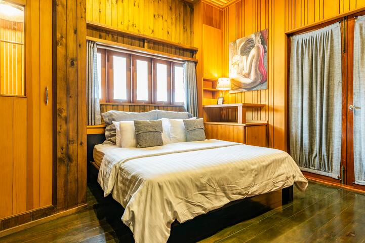 Artist House & Gallery- 4 Guest Suites gallery image 3