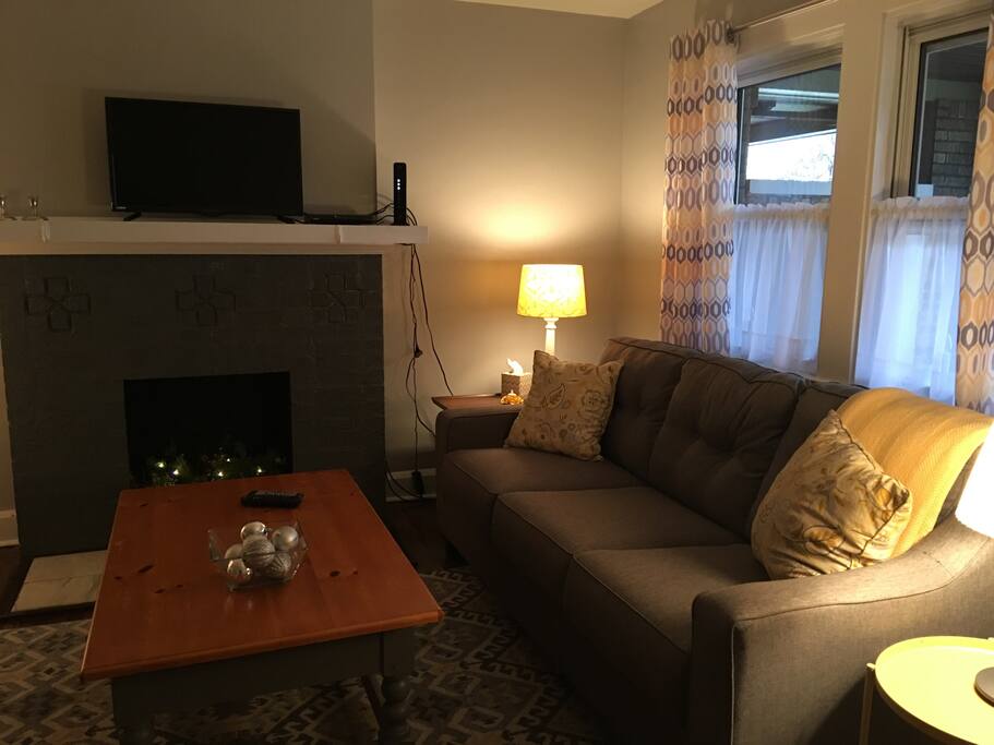 Cozy living room with cable TV and wifi/internet