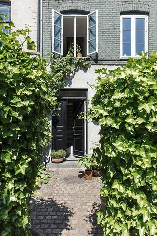 COPENHAGEN TOWNHOUSE gallery image 2