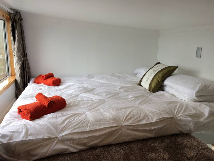 Queen size bed include
bath towel and face cloth