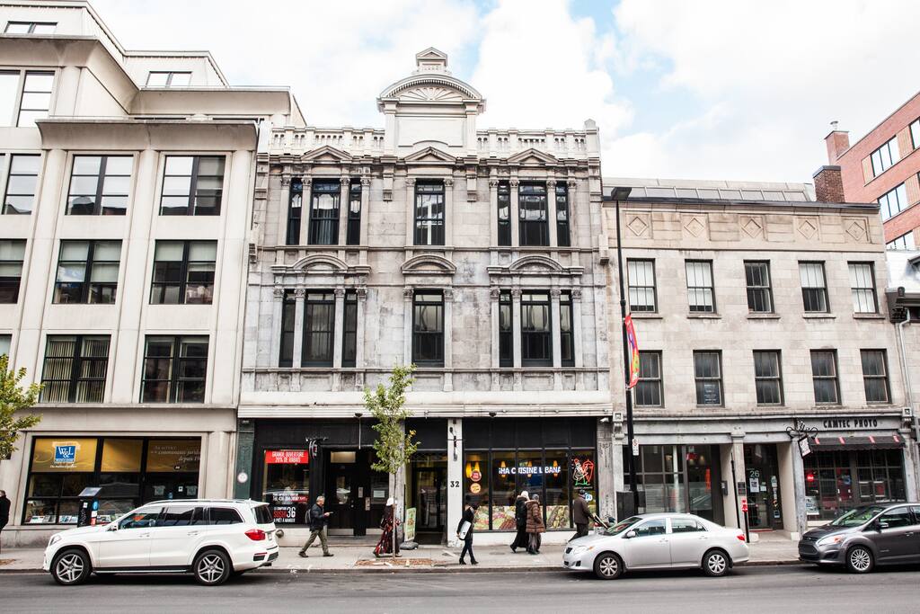 Front of building Old Montreal (Photo credit by local photographer Lynn Poulin)