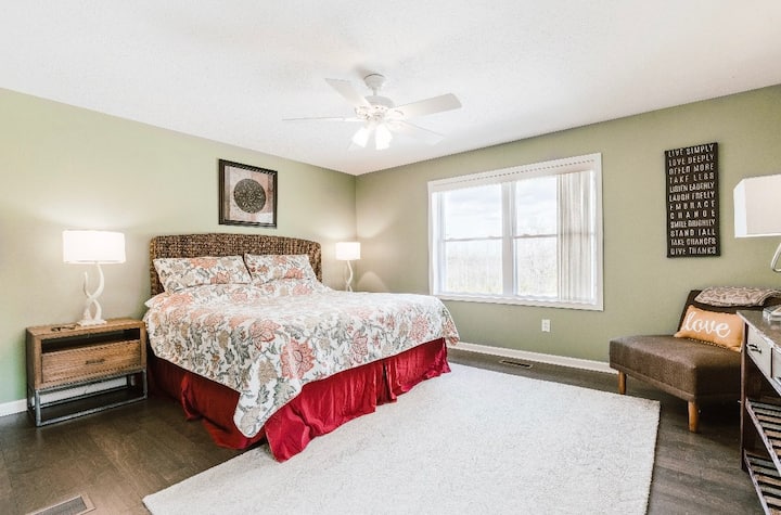 Large master bedroom with king bed & walk in closet on the main floor.