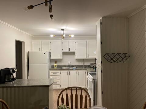 Davis Suite (3 Bedroom  2 Bathroom, Pet Friendly)