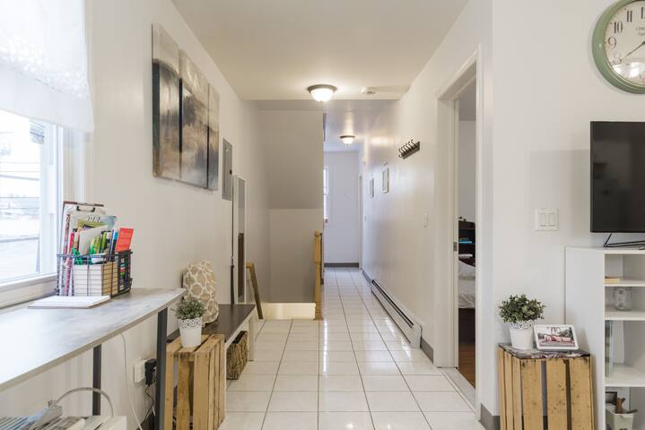 Four Bedroom House In-Unit Washer Combo NYC gallery image 3