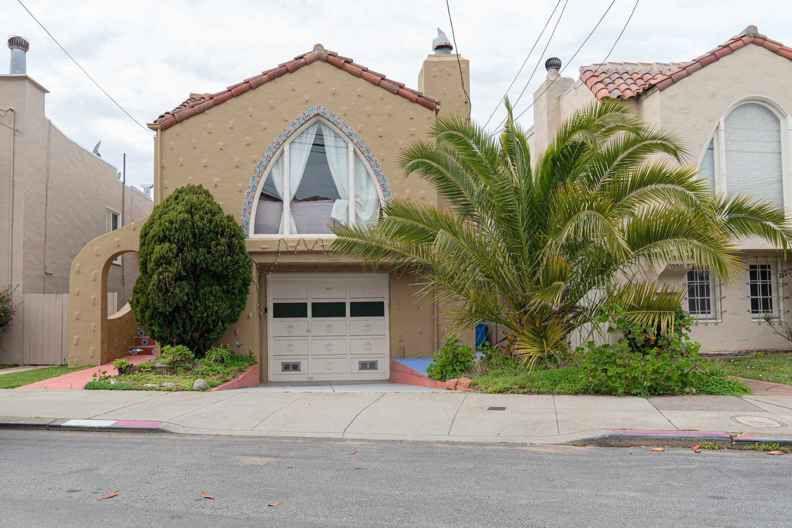 Relaxed 3B/2Ba Home with Private Parking - Image 2