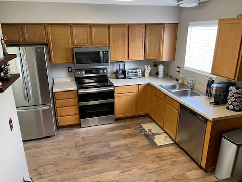 Lovely Updated 2 bedroom & 2 Bath Townhome