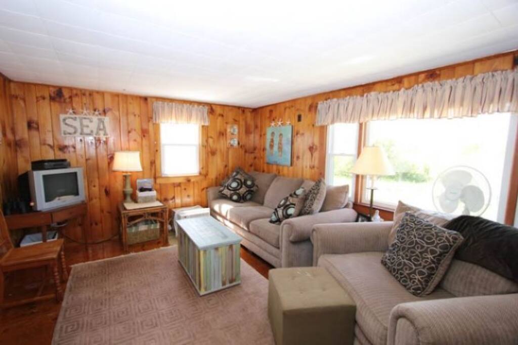Large Living room w/ high top table