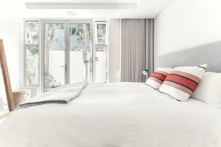 חדר שינה 4 עם דלתות לגן שלום מבודד