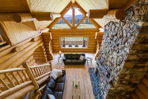 Top Airbnb: Fossen's Guest Lodge - 5000 sq. ft custom log home in Kootenay Boundary E / West Boundary