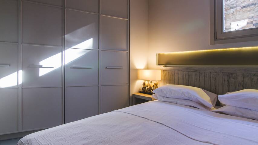 Superior – Acropolis Luxury 2-Bdr Suite gallery image 3