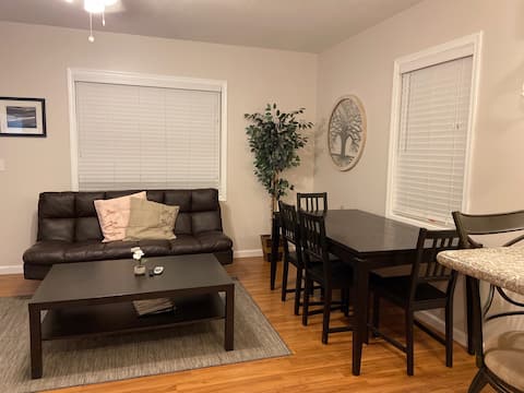 2 Bedroom in triplex close to theme parks