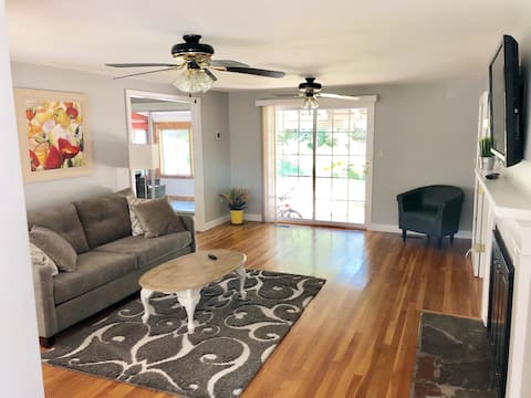 Cozy & Affordable 2 Bedroom Guest Suite, Stoneham