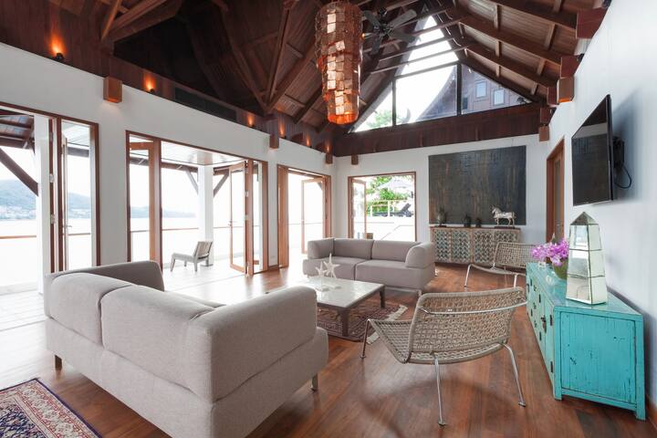 Lounge room