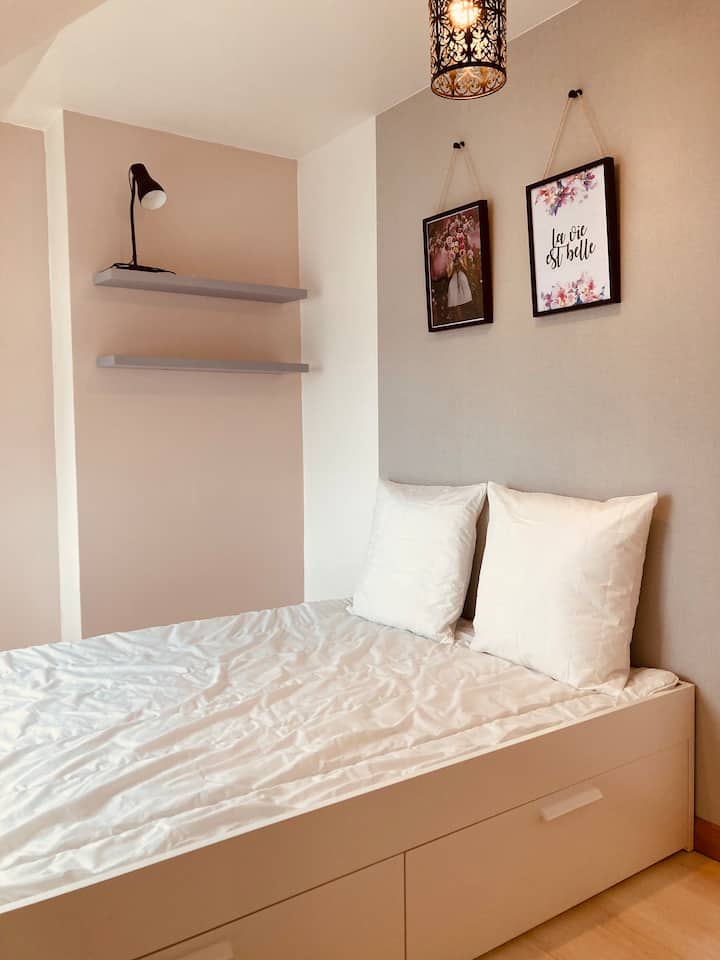 Bedroom 
140 x 200 cm
A wardrobe
