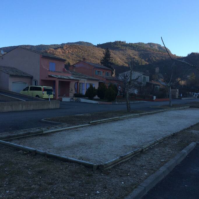 maison vu du jeu de boule