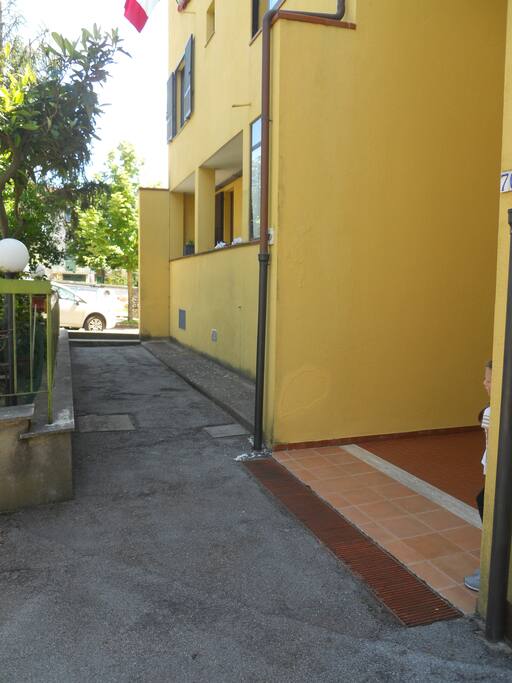 LATERALE INGRESSO APPARTAMENTO