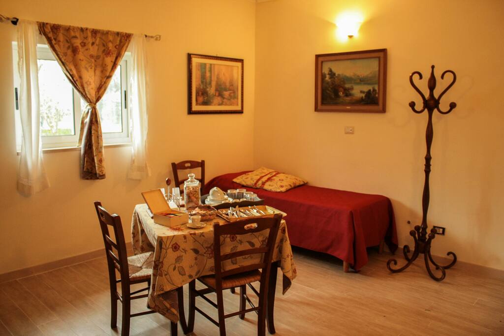 Salottino con letto singolo