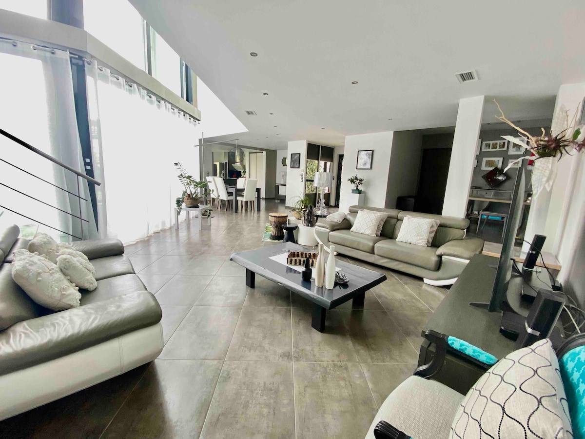 Annonce Airbnb populaire: Villa Paloma 8 people pool SPA beach Cap d'Agde à Agde