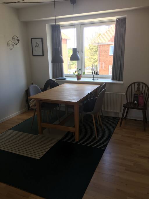 Livingroom - dinnertable (possible to prolong with another tabletop)