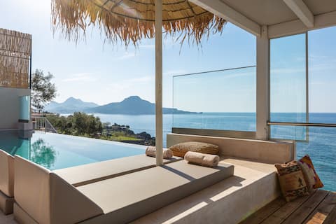 Fotinari Villa II -High quality above a cozy beach