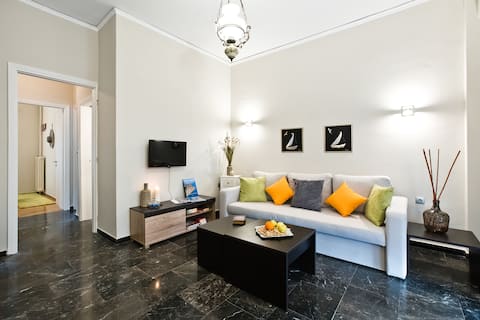 Top Airbnb: Cosy flat at Pireus center, 450m from marina Zeas in Ζέα (Πασαλιμάνι)