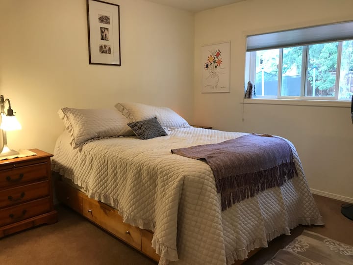 מיטה זוגית רחבה