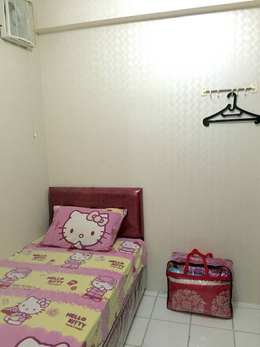 2nd bedroom