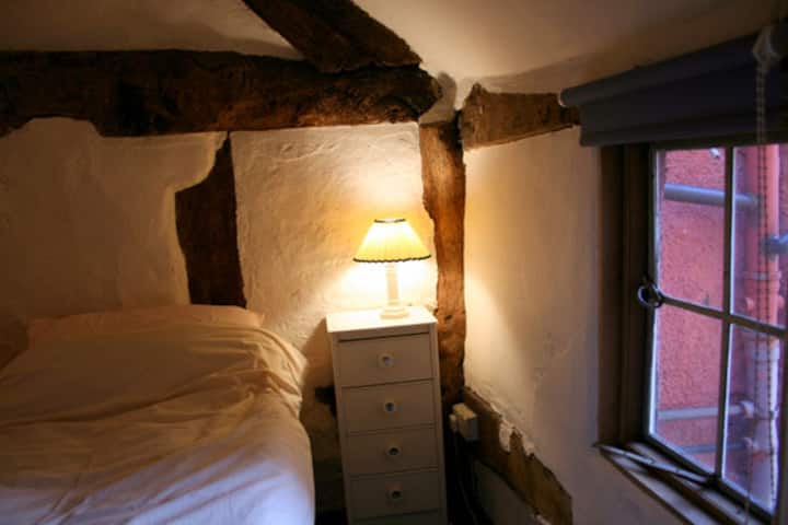 Bedroom 5
Small single
