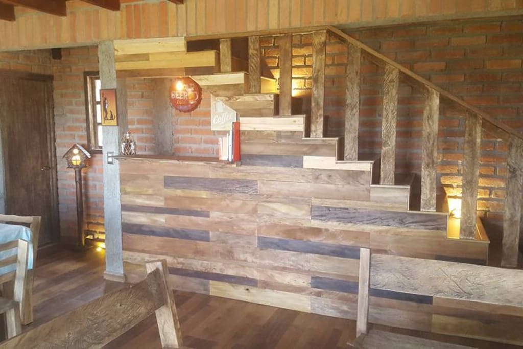 Bar / escaleras / entrada baño social