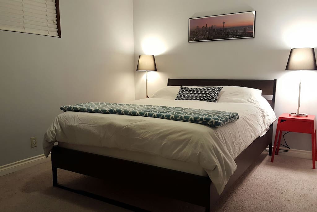 Queen bed. Mattress is firm.