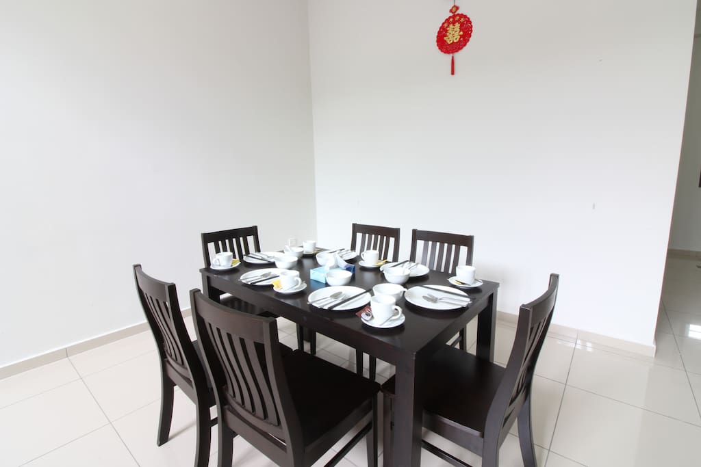 Dining Table with dining ware. Cooking is NOT allow.