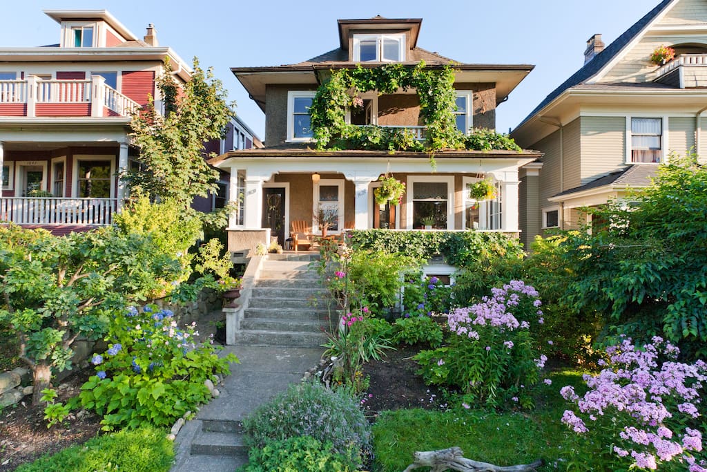 Our fully-restored 1910 house overlooks a lively park, complete with playground, water park, grassy picnic areas, & mountain backdrop.