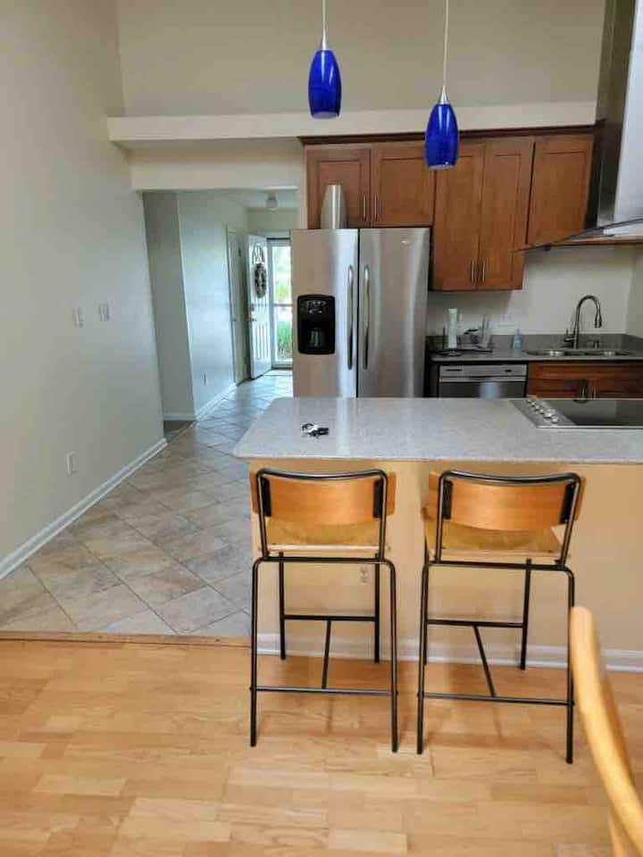 Quiet family townhome, modern, clean living