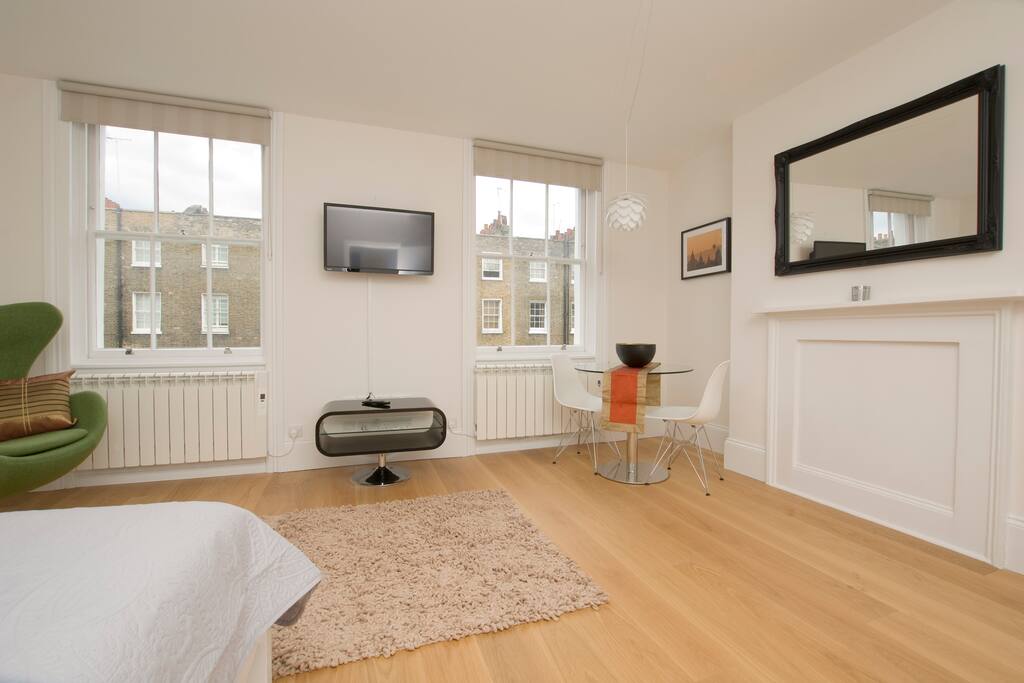 Comfortable Living-area with flat-screen TV and a work/dining table