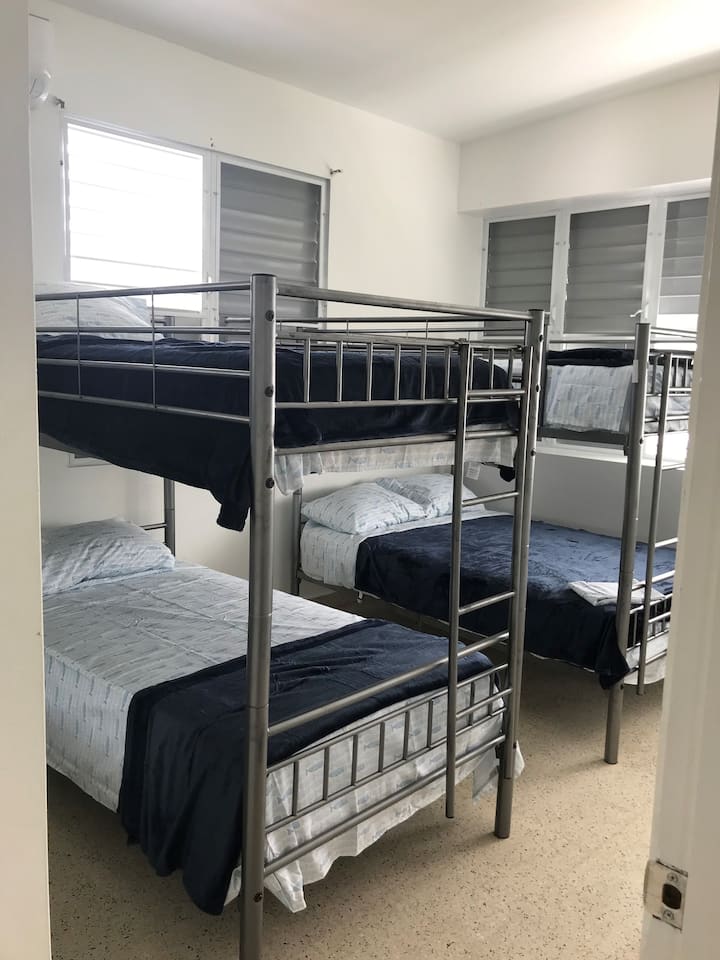 Dhoma e gjumit 2 për 6 vizitorë