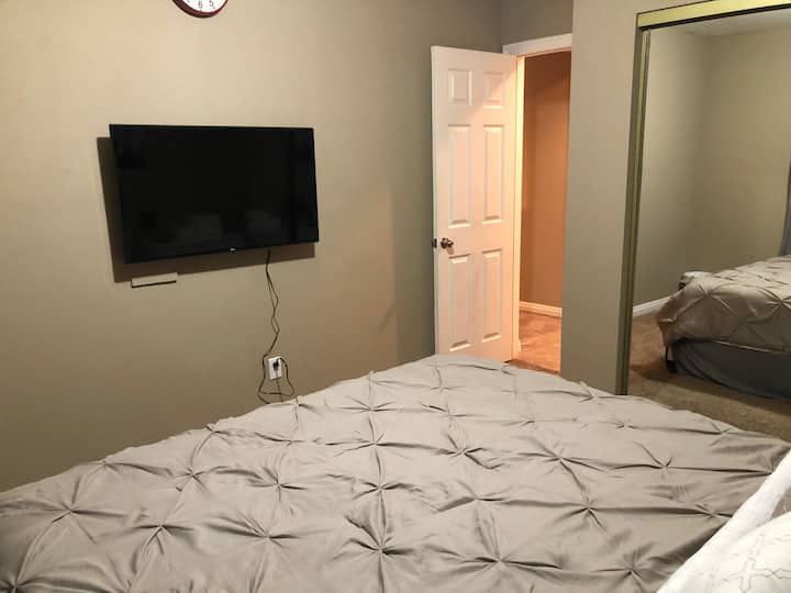 Საძინებელი №2: ტელევიზორი Netflix-ით 