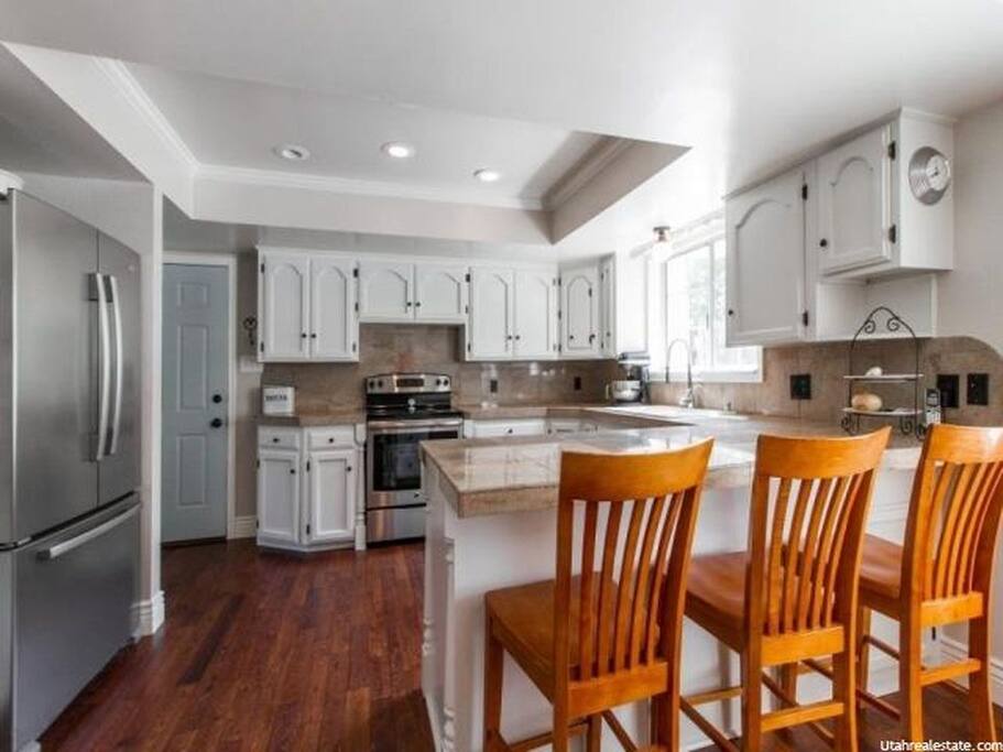 Seating for 16 in the kitchen and dining room.