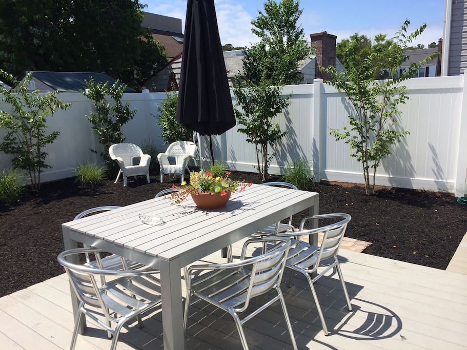 Private Backyard/BBQ Area